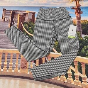 Nike Yoga Workout Leggings Size XS NWT